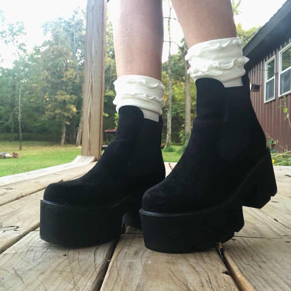 SOLD platform suede chelsea boots 💕